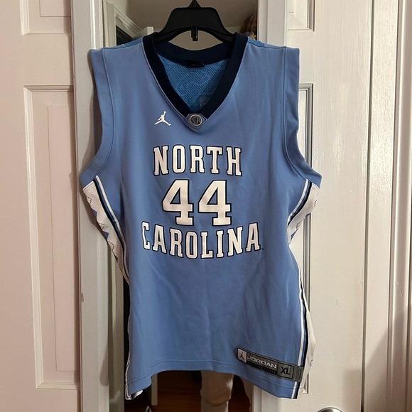 UNC Tar Heels basketball jersey - Picture 1 of 2